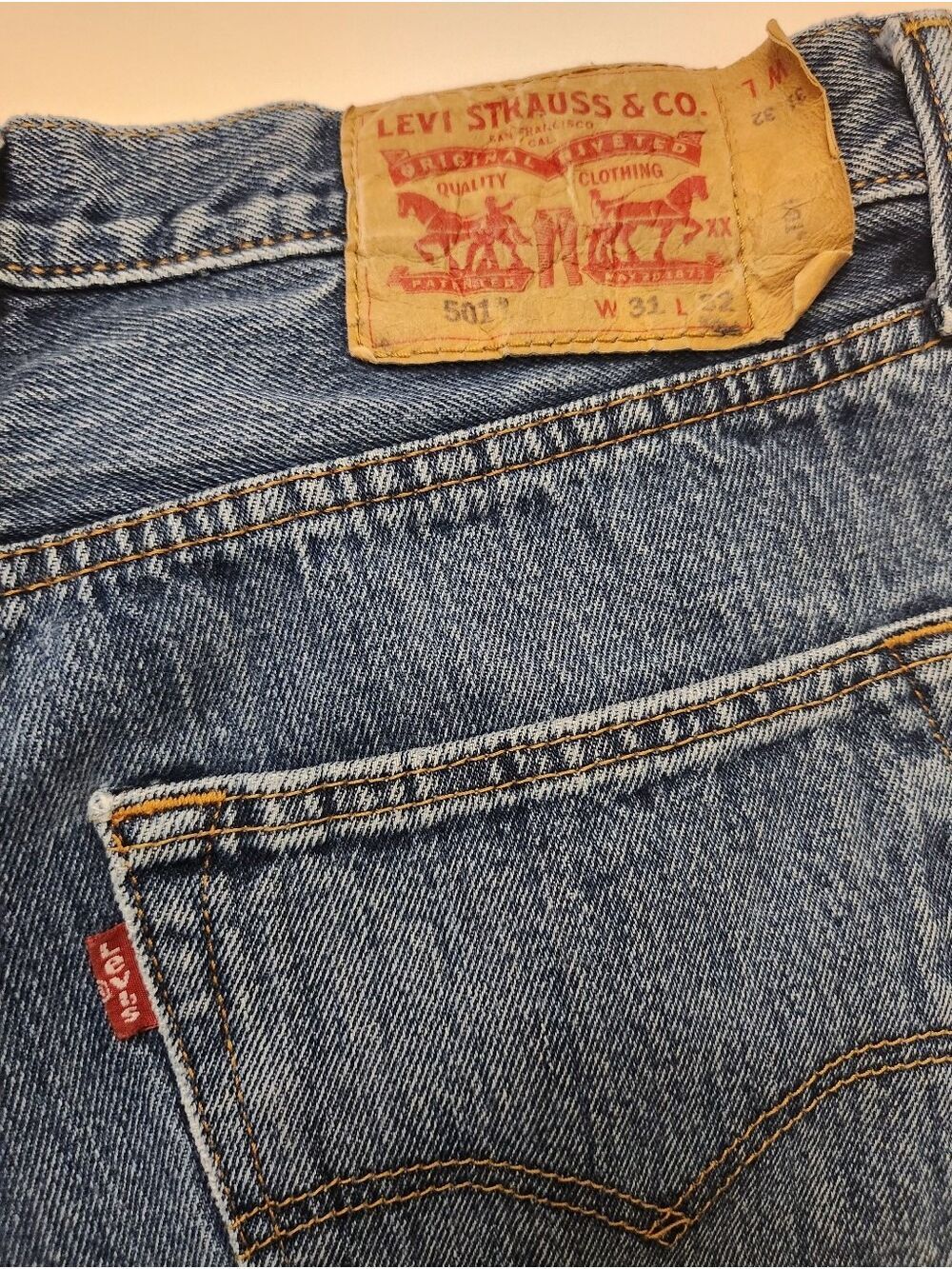 Levi's 501 High Rise Distressed Denim CutOff Shorts Size W31 Medium Wash Raw Hem - Picture 2 of 8